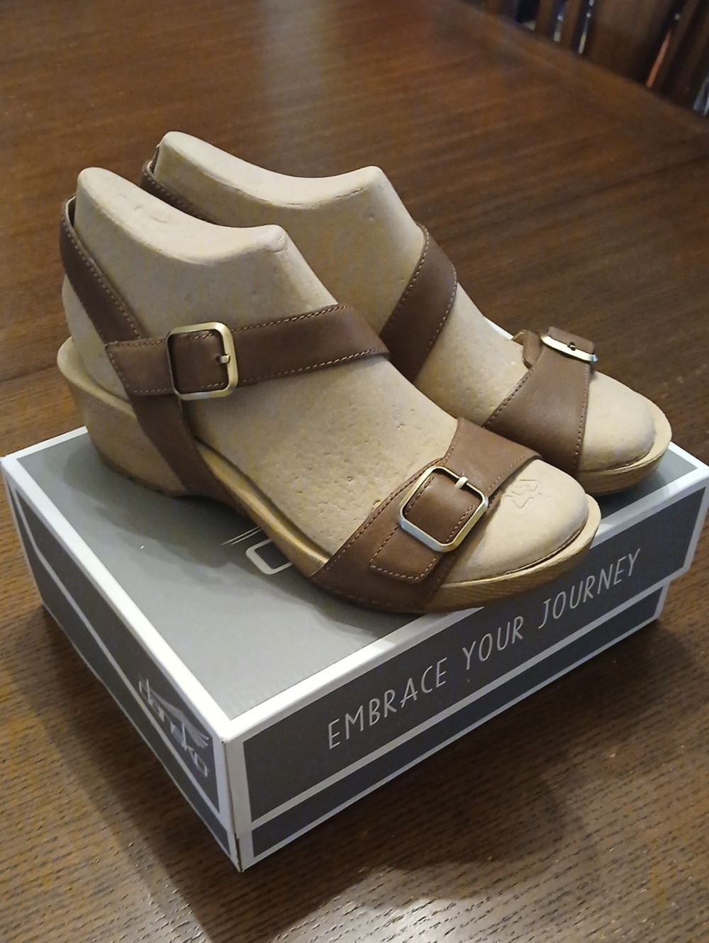 Dansko Womens Trinity Burnished Nubuck Sandals